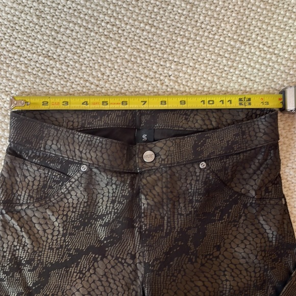 Hue Animal Print pants, Size small, In Excellent Condition, smoke free home - Picture 5 of 9